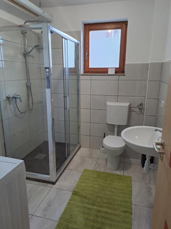 Sara1 Apartamento Slavonski Brod Exterior foto
