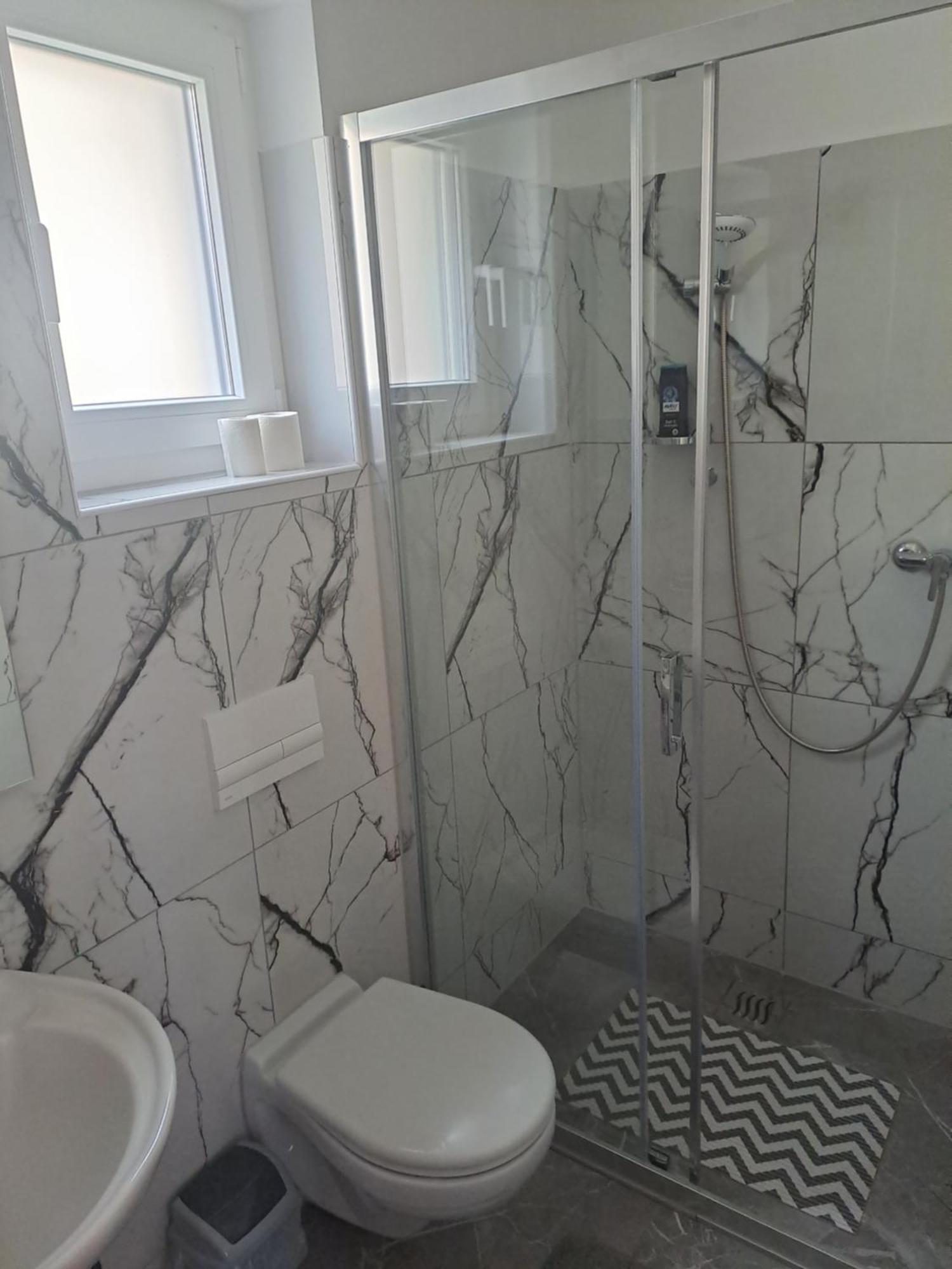 Sara1 Apartamento Slavonski Brod Exterior foto